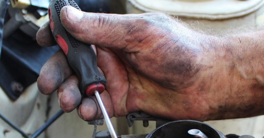 Top 5 des Outils Indispensables pour tout Mécanicien Amateur
